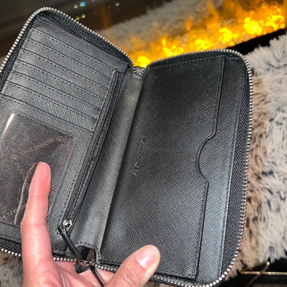 Michael Kors pre-loved wallet (Black) - Picture 2 of 3